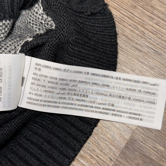 Hollister • Y2K Argyle Print Zip Hooded Cropped Sweater - Picture 9 of 10